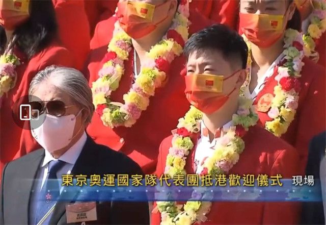 那双臂甩起来，简直就像是两个充气的长条气球，根本使不出半分力量。